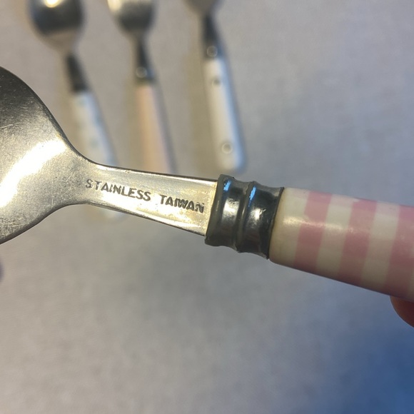 Set of URBN Mix & Match Cutlery. 5 pieces. - Picture 5 of 8